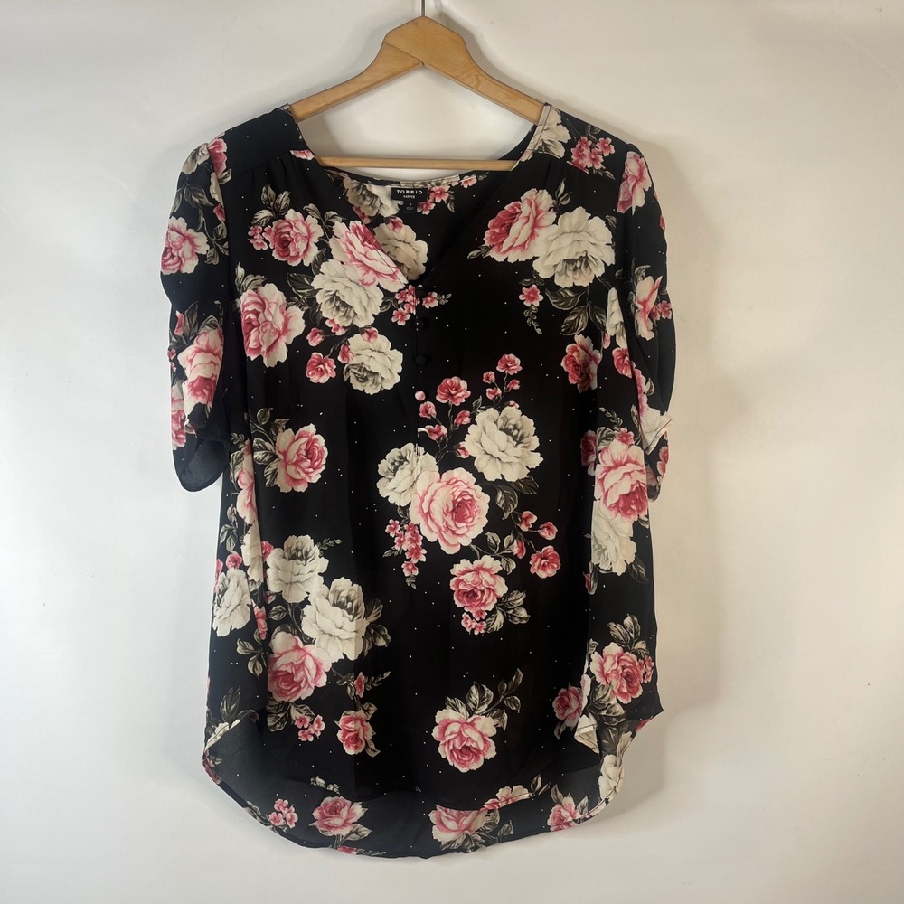Torrid Harper Blouse Womens 2 Black Pink Floral Polka Dot Short Sleeve V-Neck